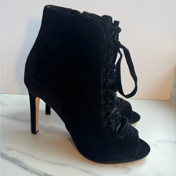 Black velvet booties size 9 brand new with box - Picture 5 of 8